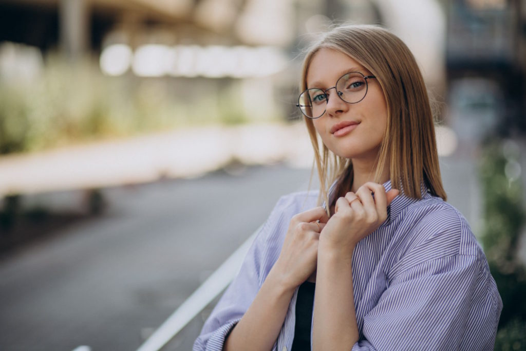 Okulary korekcyjne to nie tylko narzędzie poprawiające wzrok, ale również modny dodatek do stylizacji