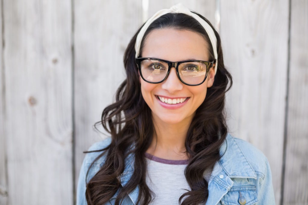 Okulary korekcyjne to nie tylko narzędzie poprawiające wzrok, ale również modowy dodatek, który może podkreślić nasz styl i osobowość